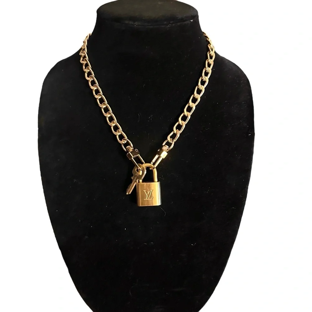 Authentic Louis Vuitton #308 Lock & Key Set on a 18K Gold Plated Chunky Chain_4